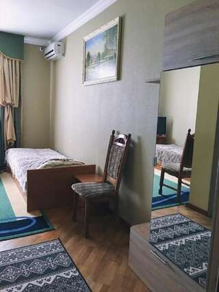 Отель Lemon Дрогобыч Двухместный номер с 2 отдельными кроватями и ванной комнатой-6